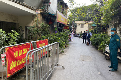 Hà Nội: Phong tỏa tạm thời nơi ở của 2 ca dương tính với SARS-CoV-2 tại quận Đống Đa