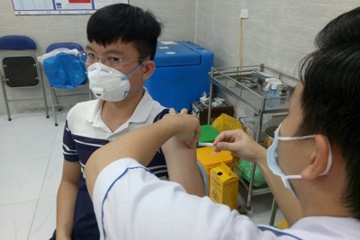 Quận Tây Hồ tiếp tục triển khai tiêm vaccine phòng Covid-19 cho đối tượng ưu tiên