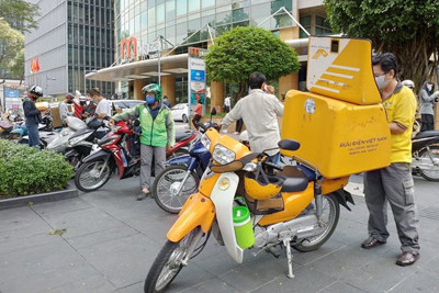 Thủ tục đăng ký dành cho nhân viên vận chuyển hàng hóa thiết yếu ở Hà Nội