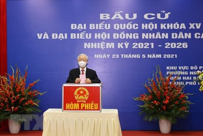 Tổng Bí thư Nguyễn Phú Trọng bỏ phiếu bầu cử tại quận Hai Bà Trưng