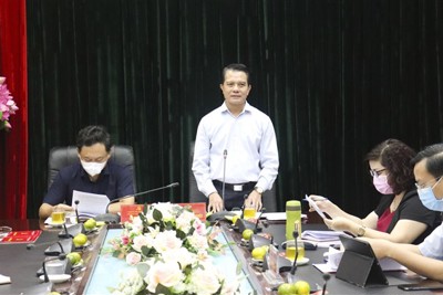 Chủ nhiệm Ủy ban Kiểm tra Thành ủy Hà Nội Hoàng Trọng Quyết kiểm tra công tác chuẩn bị thi vào lớp 10 tại Gia Lâm