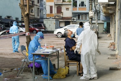 Hà Nội: Phong tỏa ngõ 140 Nguyễn Xiển, lấy 48 mẫu xét nghiệm liên quan bệnh nhân Covid-19