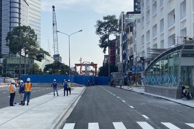 TP Hồ Chí Minh: Tháo dỡ rào chắn đường Lê Lợi, phương tiện được lưu thông hai chiều từ ngày 30/4