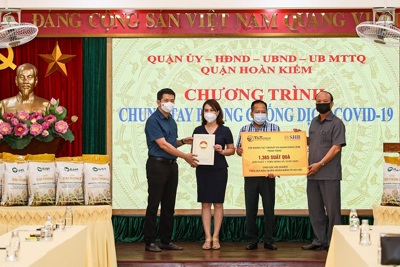 Quận Hoàn Kiếm tiếp nhận gần 4 tỷ đồng ủng hộ chương trình Chung tay phòng chống dịch Covid-19