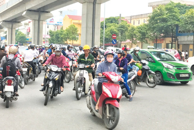 Nên tạm đóng điểm mở gây ùn tắc trên đường Trần Phú