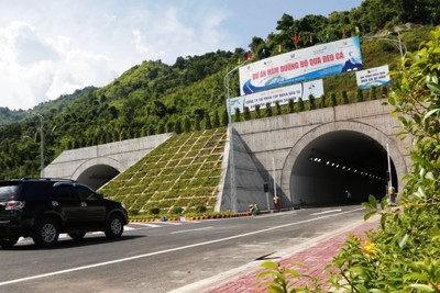 Thông xe hầm đường bộ Đèo Cả, rút ngắn 30 phút Khánh Hòa - Phú Yên