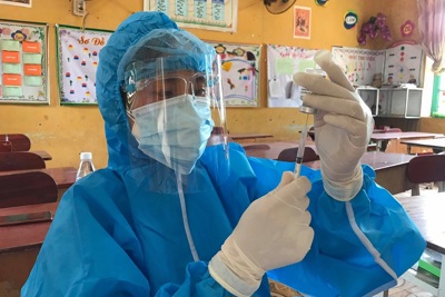 Thêm 1,2 triệu liều vaccine của AstraZeneca về đến Việt Nam