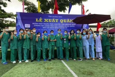 200 nhân viên y tế Quảng Ninh lên đường hỗ trợ Bắc Giang chống dịch Covid-19