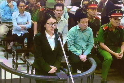 "Bóng hồng" thân cận của Hà Văn Thắm lại khóc nức nở tại tòa