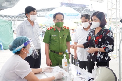 Phó Bí thư Thường trực Thành ủy Nguyễn Thị Tuyến: Huyện Thanh Trì cần nâng cao hơn nữa mức độ phòng, chống dịch bệnh Covid-19