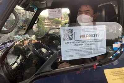 Hà Nội tiếp nhận hơn 36.600 hồ sơ xin cấp thẻ "luồng xanh" vận chuyển hàng hóa