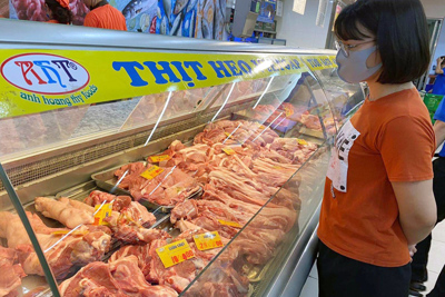 [Biến động thị trường] Giá lợn hơi chạm “đáy” sau 2 năm, thịt lợn tại chợ vẫn ở mức cao