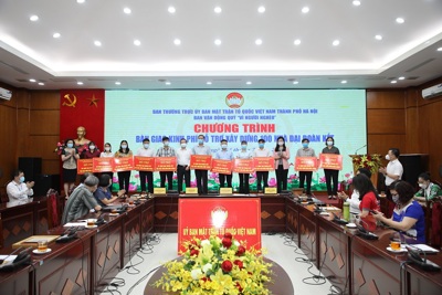 Hà Nội: Bàn giao kinh phí hỗ trợ xây dựng 100 nhà Đại đoàn kết