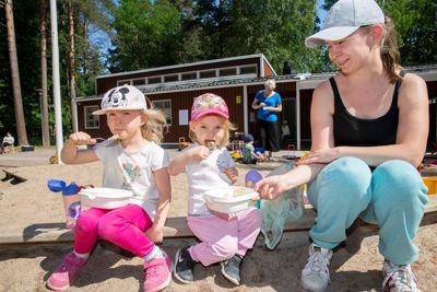 Bữa ăn trưa mùa hè miễn phí cho trẻ em ở Phần Lan giữa đại dịch Covid-19