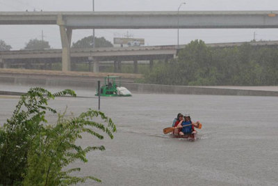 Những hình ảnh mới nhất về mức độ tàn phá của siêu bão Harvey