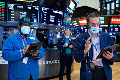 Chứng khoán Mỹ: S&P 500 tiếp tục lập kỷ lục sau động thái mới của FED