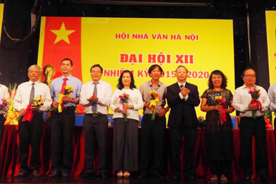 Đại hội Hội Nhà văn Hà Nội: Không bắt tay hòa cả làng