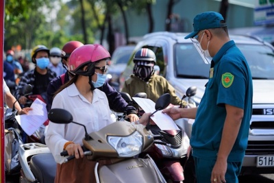 TP Hồ Chí Minh: Bỏ kiểm tra giấy xét nghiệm Covid-19 với người ra đường có lý do chính đáng