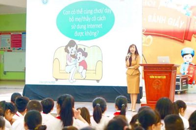 Cha mẹ đồng hành cùng con trên môi trường mạng “Online chuẩn, mùa Hè vui”