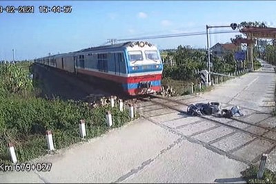 Tai nạn giao thông mới nhất hôm nay 26/6: Băng qua đường sắt không quan sát, người chết, người nguy kịch