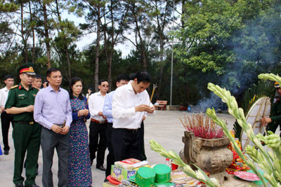 Đoàn đại biểu TP Hà Nội tri ân các anh hùng liệt sỹ tại đất thiêng Quảng Trị