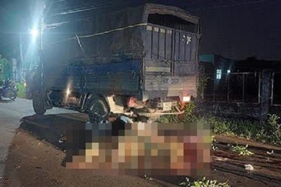Tai nạn giao thông mới nhất hôm nay 26/4: Tông vào xe tải đang đỗ bên đường, hai thanh niên tử vong