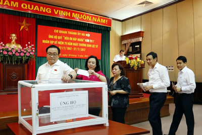 Cơ quan Thành ủy Hà Nội ủng hộ hơn 100 triệu đồng cho Quỹ “Đền ơn đáp nghĩa”