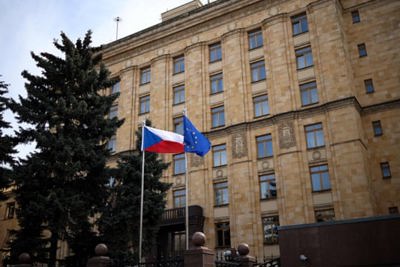 Nga và Czech phải cắt giảm nhân viên ngoại giao thuê tại địa phương từ cuối tháng 5