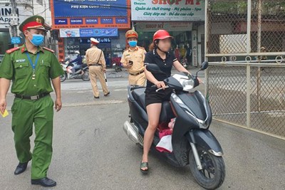 Hà Nội: Phạt gần 10 tỷ đồng những người không đeo khẩu trang nơi công cộng