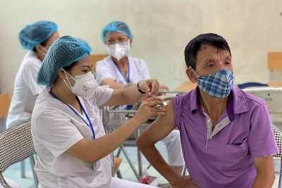 Gần 15.000 người dân quận Hoàng Mai đã được tiêm vaccine Covid-19