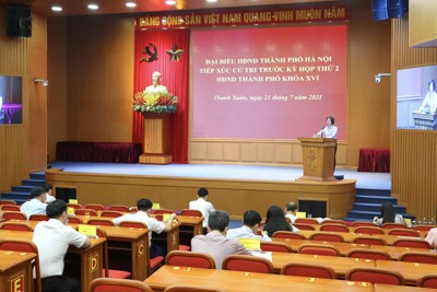 Trưởng Ban Tuyên giáo Thành ủy Bùi Huyền Mai và các đại biểu HĐND TP tiếp xúc cử tri quận Thanh Xuân