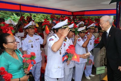 Tổng Bí thư Nguyễn Phú Trọng thăm cảng quốc tế Preah Sihanouk