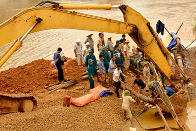 Tìm thấy thi thể 3 công nhân mất tích trong vụ sập cầu ở Tuyên Quang