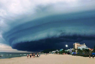 Nhà khoa học lên tiếng về đám mây đen kỳ lạ trên biển Sầm Sơn