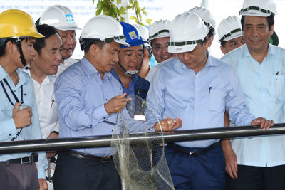 Thủ tướng thị sát hệ thống xử lý nước thải tại Formosa Hà Tĩnh