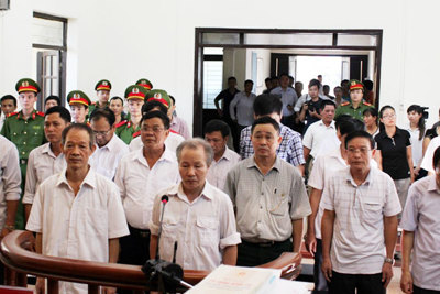 Đề nghị mức án đối với 14 cựu cán bộ cấp, giao đất sai phạm tại Đồng Tâm