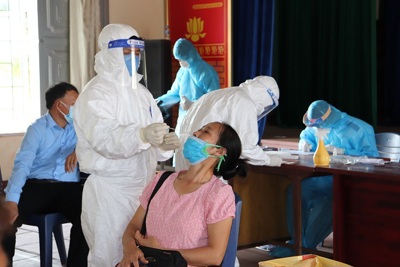 Đoàn y tế Hà Nội lên “tuyến lửa” Bắc Giang chống dịch