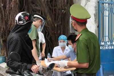 Hà Nội: Xử phạt hơn 1.400 trường hợp vi phạm trong ngày thứ 11 giãn cách xã hội