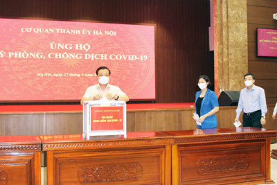 Cơ quan Thành ủy Hà Nội ủng hộ Quỹ phòng, chống dịch Covid-19