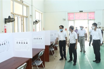 Đoàn công tác của Thành ủy kiểm tra công tác chuẩn bị bầu cử và phòng, chống dịch Covid-19 tại Gia Lâm