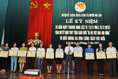 Huyện Gia Lâm: Trao tặng danh hiệu “Mẹ Việt Nam Anh hùng”, biểu dương gia đình chính sách tiêu biểu
