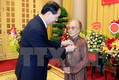 Lễ trao Huy hiệu Đảng tặng nguyên Phó Chủ tịch nước Nguyễn Thị Bình