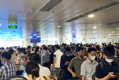 Sân bay Tân Sơn Nhất đón lượng hành khách cao kỷ lục trong đợt nghỉ lễ 30/4 - 1/5