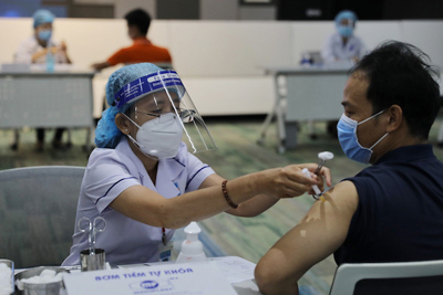 TP Hồ Chí Minh: Tăng từ 600 lên 1.000 bàn tiêm vaccine Covid-19 mỗi ngày
