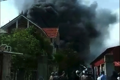 Thái Bình: Cháy kho chứa sơn tại huyện Kiến Xuơng