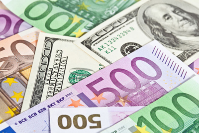 USD giảm xuống thấp nhất 10 tháng so với đồng euro