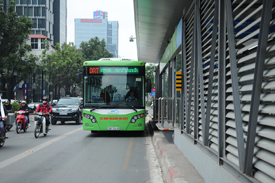 Xe buýt BRT: Cánh én lẻ loi trong giông bão định kiến
