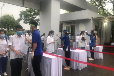 Quận Long Biên: Hơn 3.300 thí sinh bước vào buổi thi đầu tiên kỳ thi lớp 10