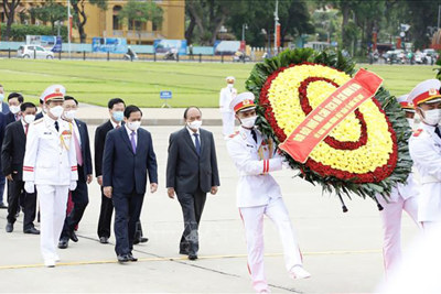 Lãnh đạo Đảng, Nhà nước, thành phố Hà Nội vào Lăng viếng Chủ tịch Hồ Chí Minh