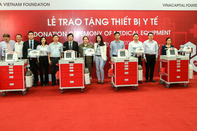 Quỹ Toyota Việt Nam tặng xe đẩy cấp cứu cho tỉnh Lai Châu